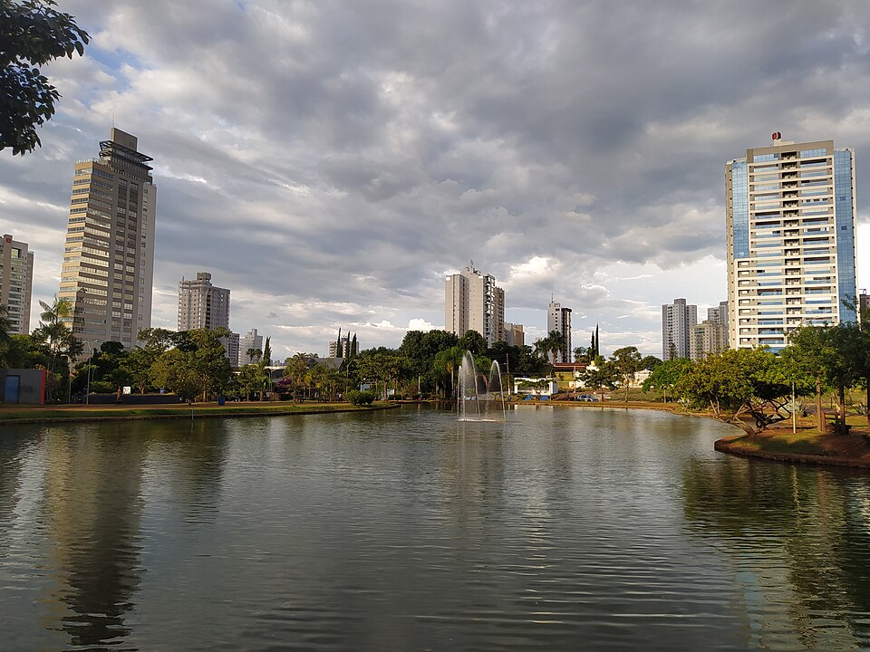 Vista do bairro Jundiaí a partir do Parque Ambiental Ipiranga, em Anápolis